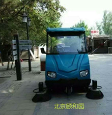 扫地车在北京颐和园